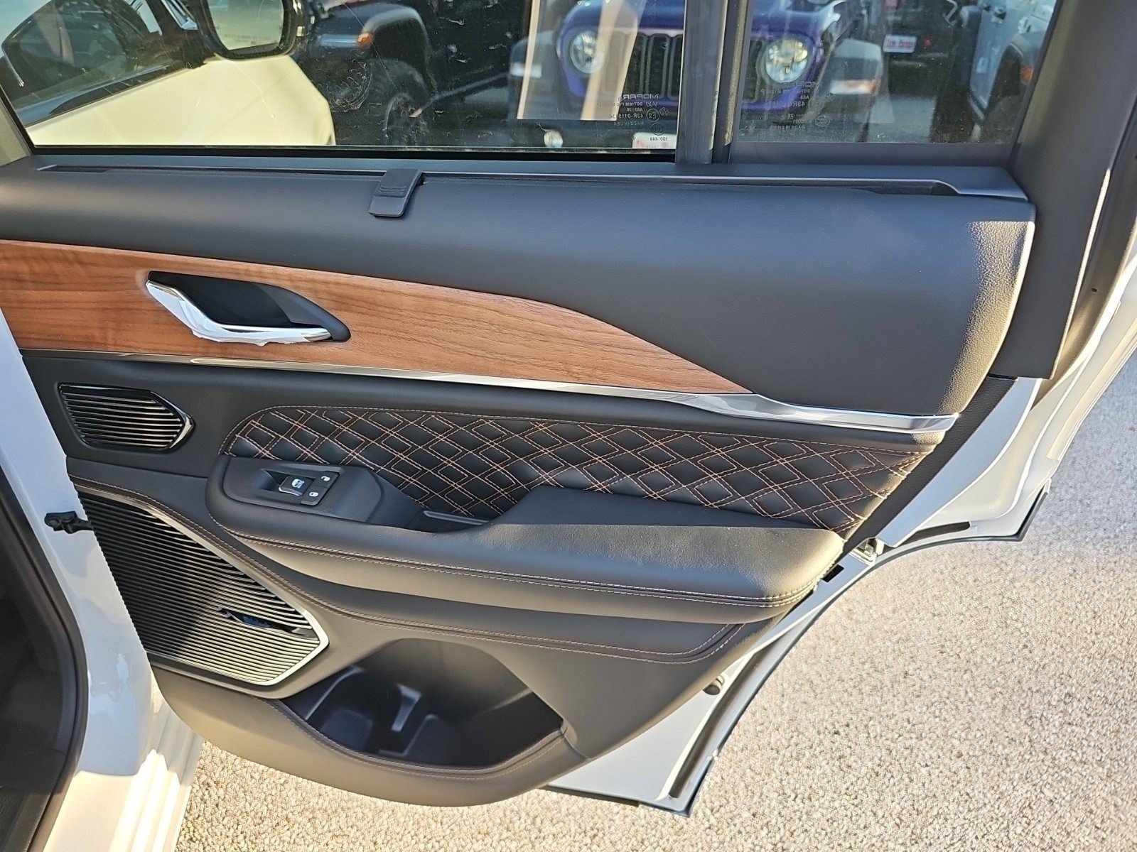 New 2027 Jeep Grand Cherokee Summit AWD/4WD image 15