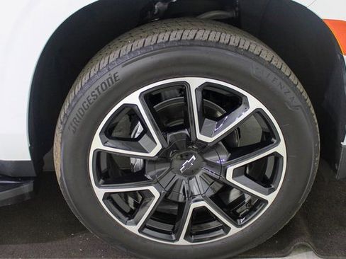 Used 2023 Chevrolet Suburban RST w/ Sport Performance Package image 28