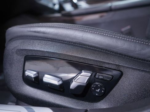 Used 2022 BMW 750i xDrive w/ Executive Package image 18