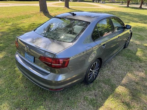 Used 2016 Volkswagen Jetta Sport FWD image 8