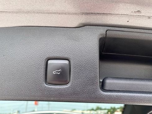Used 2022 Ford Escape SE w/ SE Sport Appearance Package AWD/4WD image 5