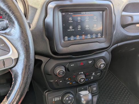 Used 2019 Jeep Renegade Trailhawk w/ LED Lighting Group AWD/4WD image 12