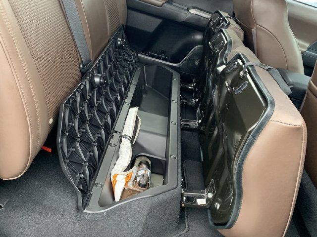 Used 2018 Toyota Tacoma Limited RWD image 36