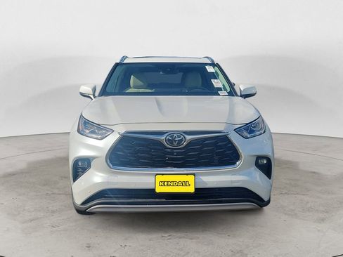 Used 2024 Toyota Highlander Platinum AWD/4WD image 5