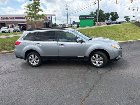Used 2011 Subaru Outback 3.6R Limited w/ PWR Moonroof Pkg AWD/4WD image 11