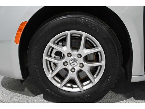 Used 2024 Chrysler Voyager LX FWD image 12