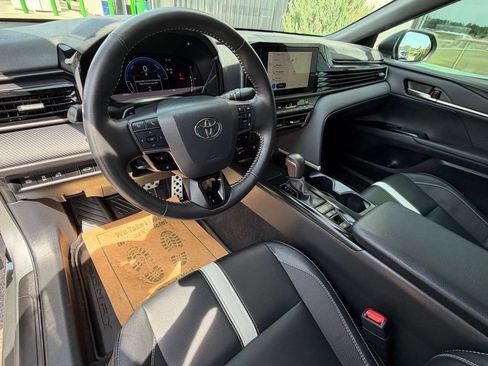 Used 2026 Toyota Camry SE FWD image 11