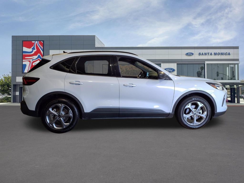 Used 2025 Ford Escape ST-Line FWD image 25