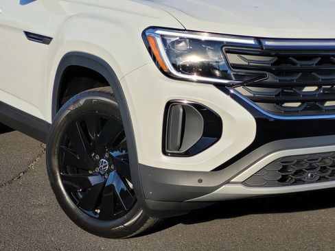 New 2026 Volkswagen Atlas Cross Sport SE AWD/4WD image 3