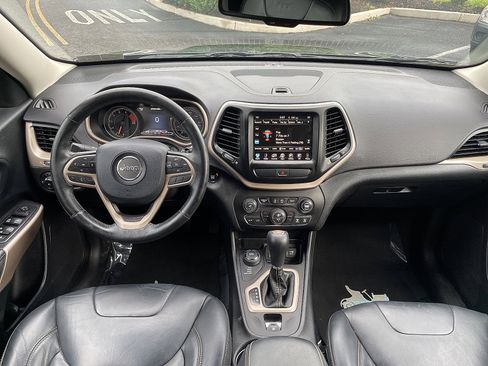 Used 2017 Jeep Cherokee Limited image 34