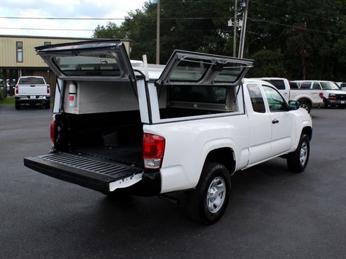 Used 2022 Toyota Tacoma SR image 15
