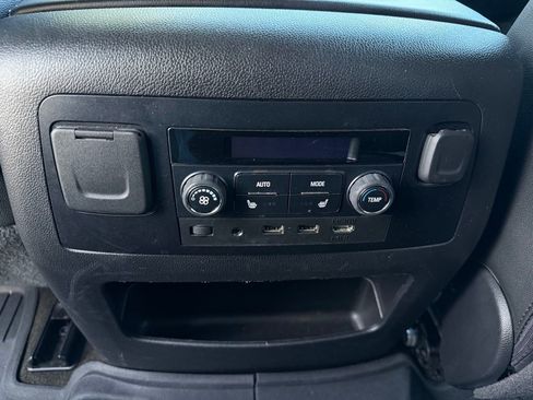 Used 2018 Chevrolet Suburban Premier image 19