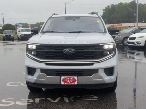 Used 2025 Ford Expedition Platinum AWD/4WD image 7