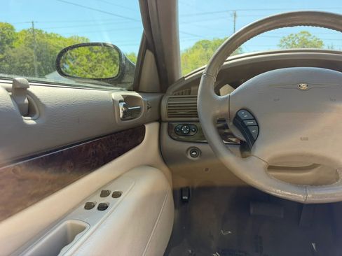 Used 2004 Chrysler Sebring Limited w/ Driver Convenience Group FWD image 33