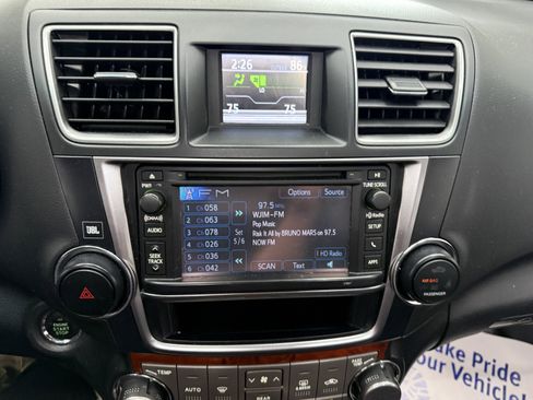 Used 2013 Toyota Highlander Limited AWD/4WD image 18