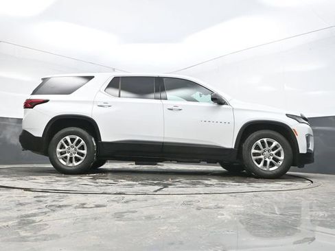 Used 2023 Chevrolet Traverse LS image 39