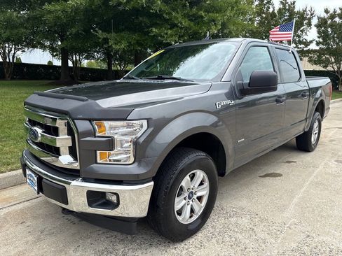 Used 2017 Ford F150 XLT AWD/4WD image 4