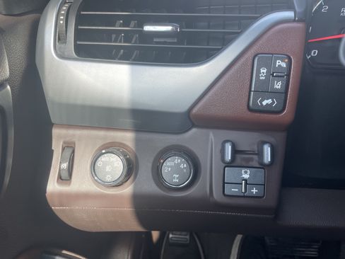 Used 2015 Chevrolet Suburban LTZ AWD/4WD image 15