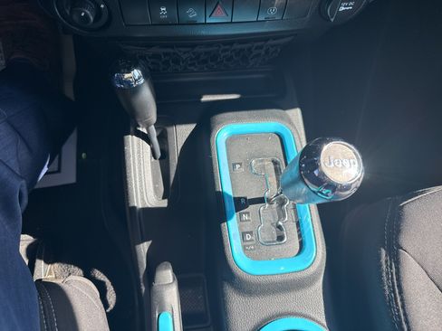 Used 2013 Jeep Wrangler Rubicon w/ PWR Convenience Group image 16