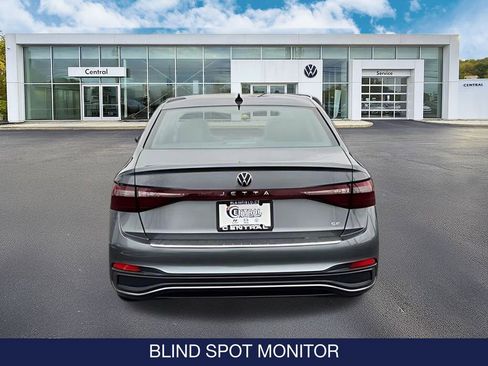 New 2026 Volkswagen Jetta SE image 7
