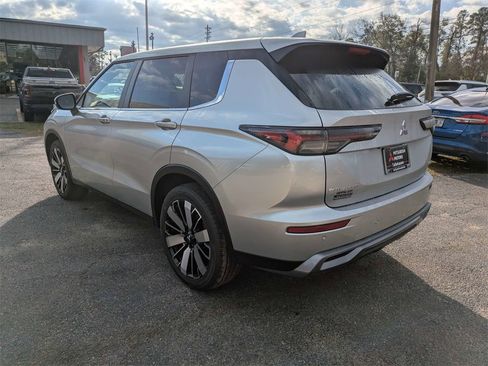 New 2026 Mitsubishi Outlander SE image 6