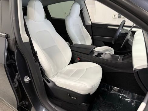 Used 2024 Tesla Model Y Long Range image 30