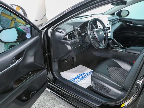 Used 2024 Toyota Camry SE FWD image 3