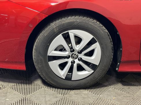 Used 2017 Toyota Prius Four image 11