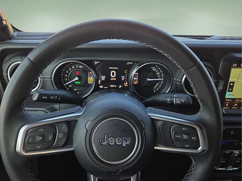 Used 2023 Jeep Wrangler Unlimited Sahara AWD/4WD image 24