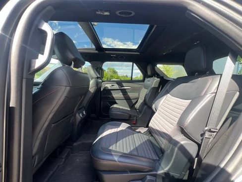 Used 2025 Ford Explorer ST-Line AWD/4WD image 18