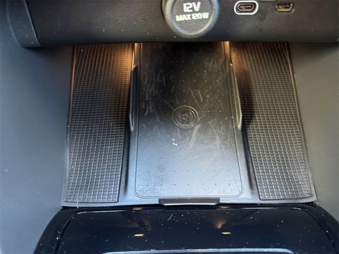 Certified 2022 Volvo C40 P8 Recharge Ultimate image 17