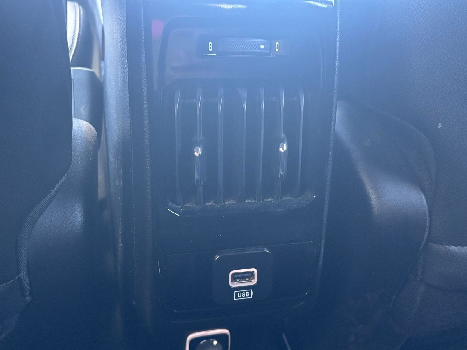 Used 2025 Jeep Compass Limited AWD/4WD image 21