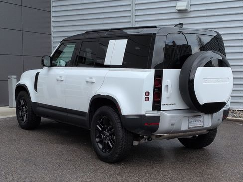 Used 2025 Land Rover Defender 110 S image 10