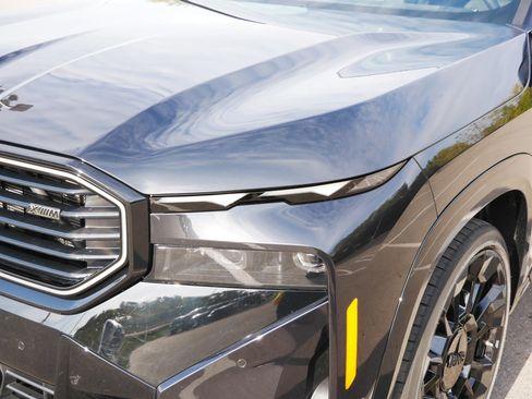 Used 2025 BMW XM image 9