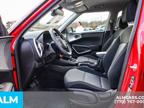 Used 2025 Kia Soul LX w/ LX Technology Package FWD image 19