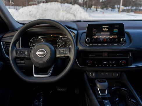 Used 2023 Nissan Rogue SV image 12