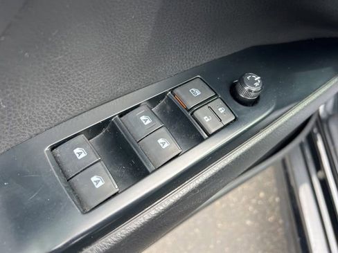 Used 2020 Toyota Camry SE image 25