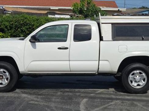 Used 2021 Toyota Tacoma SR image 3