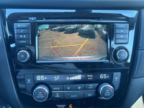 Used 2019 Nissan Rogue SV image 25