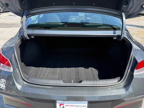 Used 2024 Hyundai Elantra SEL FWD image 5