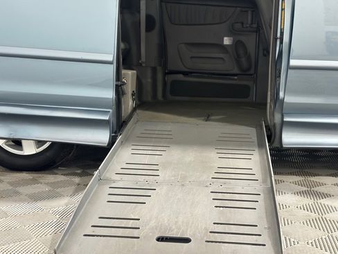 Used 2010 Toyota Sienna XLE image 3