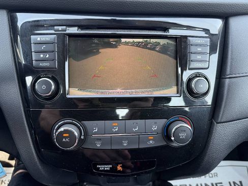 Used 2018 Nissan Rogue S AWD/4WD image 17