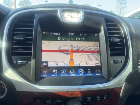 Used 2012 Chrysler 300 Limited image 17