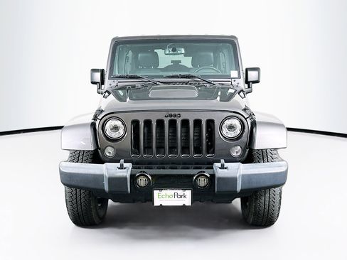 Used 2018 Jeep Wrangler Unlimited Sahara AWD/4WD image 2