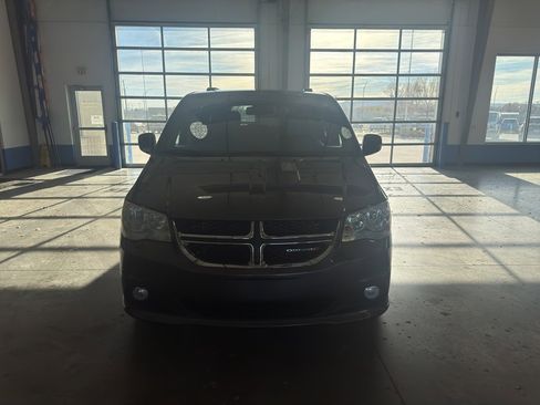Used 2019 Dodge Grand Caravan SXT image 8