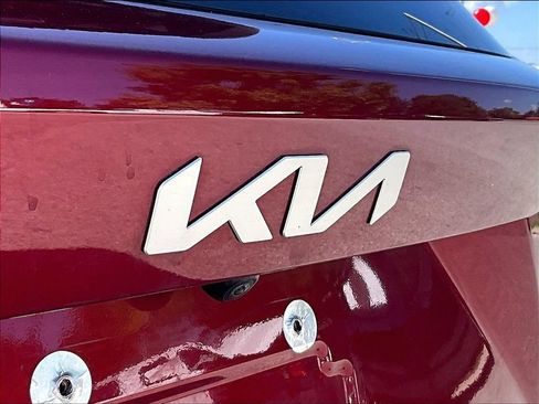 Used 2023 Kia Sorento S FWD image 9