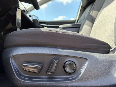 Used 2020 Toyota Camry LE FWD image 12