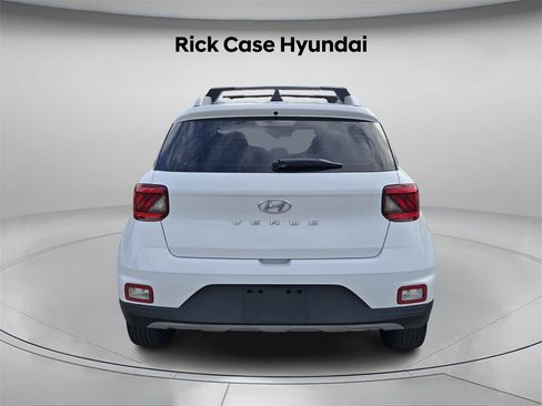 Certified 2022 Hyundai Venue SEL image 6