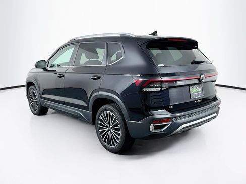 Used 2025 Volkswagen Taos SE FWD image 5