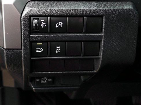 Certified 2025 Toyota Tacoma SR5 AWD/4WD image 18